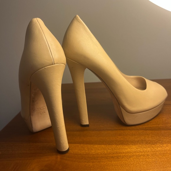 Gucci platform pumps sz 7. Very versatile beige/natural color. Great condition - Picture 3 of 4